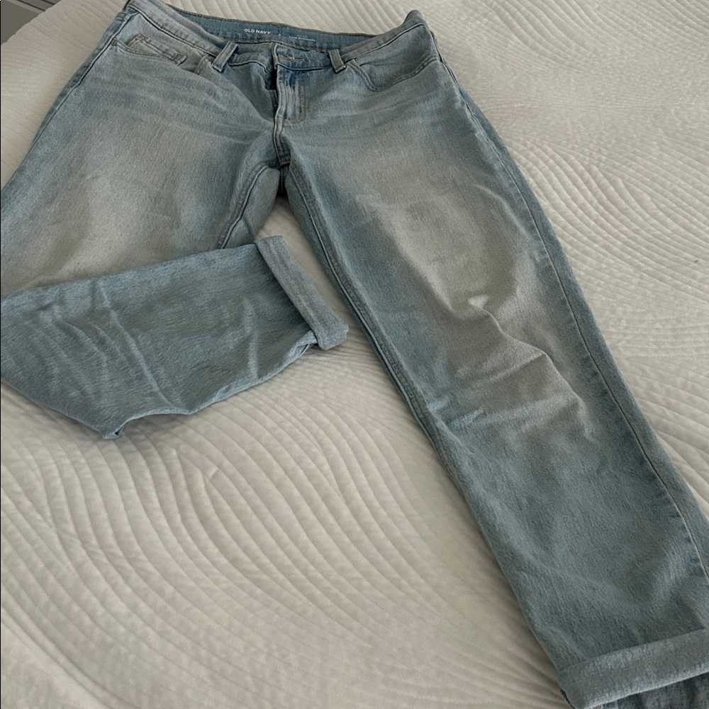 Old Navy Mid-Rise Wow Boyfriend Jeans - Light Blue fits like a size 2